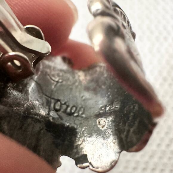 Vintage Foree Sterling Ornate Scroll Signed Clip On Luggage Tag Earrings - Picture 7 of 10